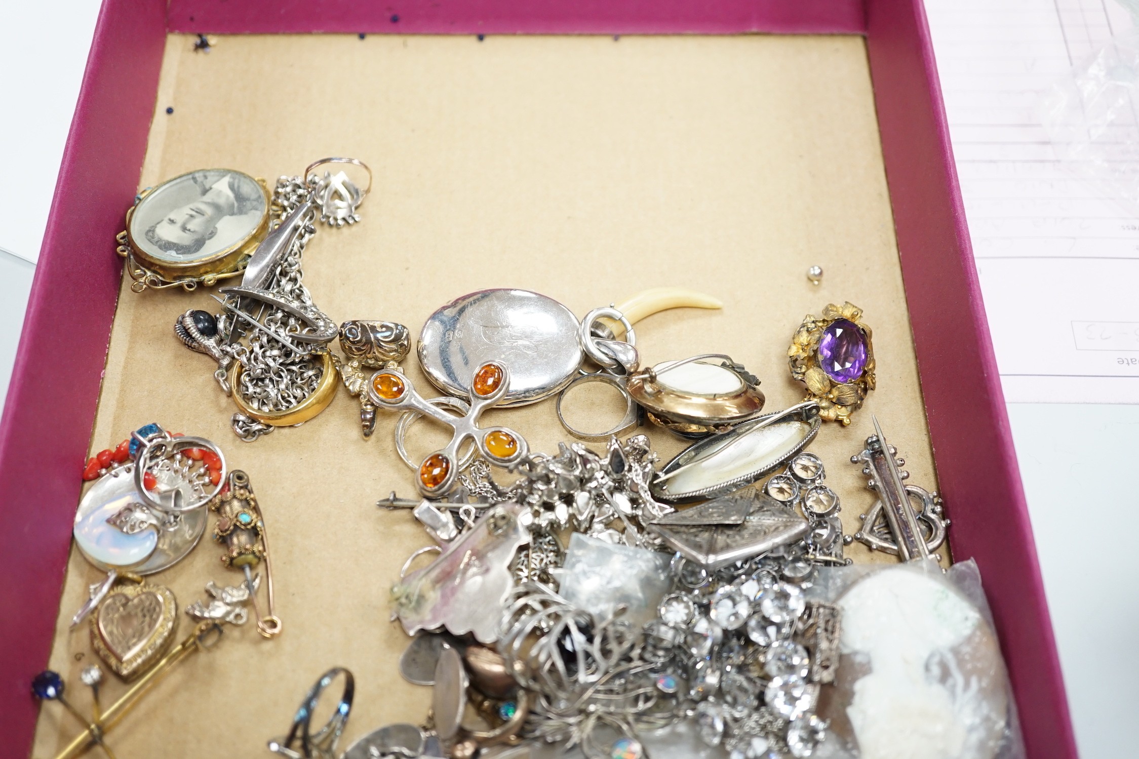 Mixed silver and jewellery items, including a George V silver mounted pig pin cushion, a Victorian silver cream jug, George III silver sifter spoon, fob seal, pendant's Victorian yellow metal niello and banded agate broo